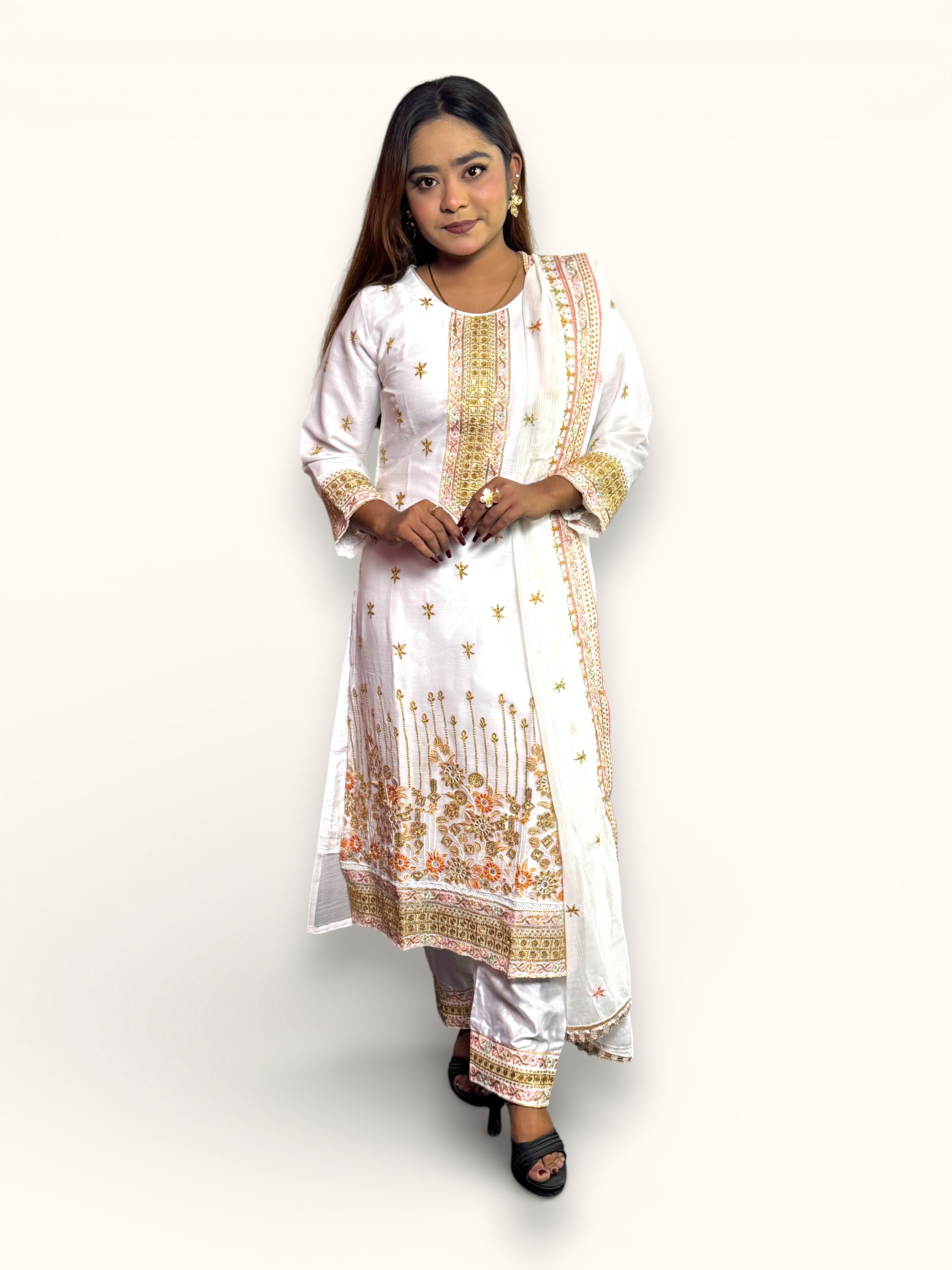 White Georgette Febrics With Mechine Embroidery Work Dupatta
